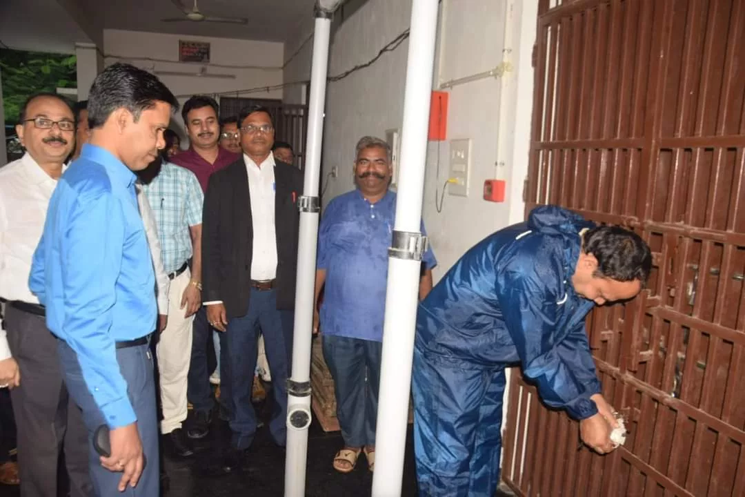 डीएम ने किया वेयरहाउस का निरीक्षण, देखी फर्स्ट लेवल चेकिंग प्रक्रिया | New India Times