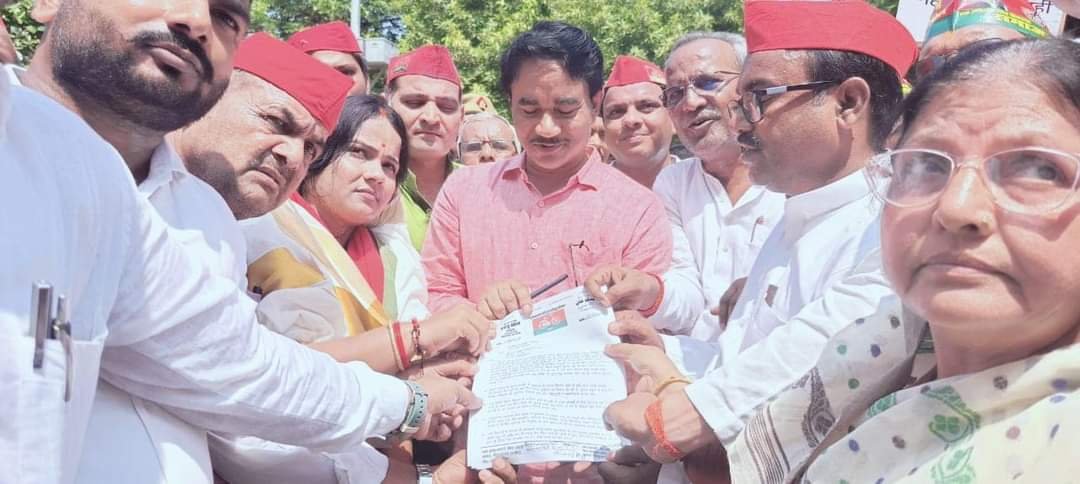समाजवादी पार्टी के कार्यकर्ताओं ने जनहित की समस्याओं को लेकर सौंपा 10 सूत्रीय मांगपत्र | New India Times