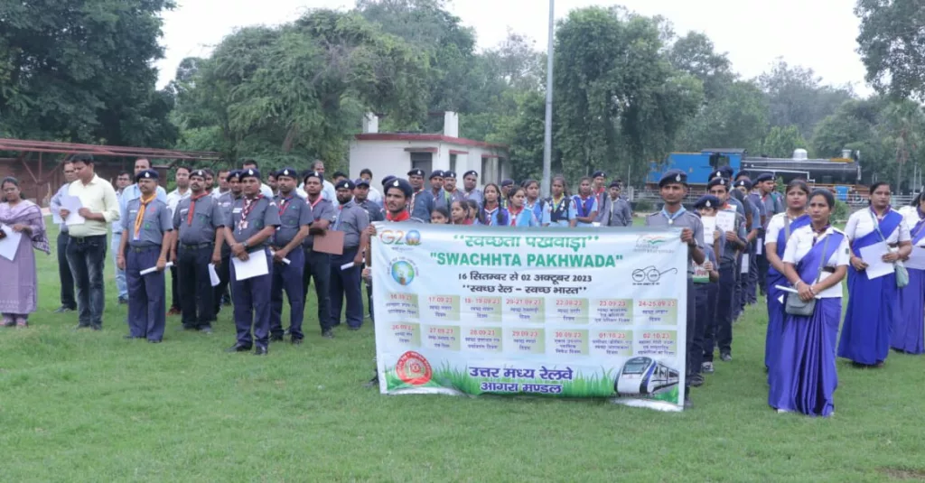 उत्तर मध्य रेलवे आगरा मंडल में स्वच्छता की शपथ दिला कर रेल स्वच्छता पखवाड़ा का हुआ शुभारम्भ | New India Times