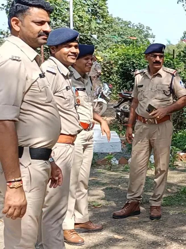 घर में घुसकर चोरी को अंजाम देने वाले चोरों को पुलिस ने किया गिरफ्तार, सुनार भी बना आरोपी, लाखों का माल किया गया बरामद | New India Times