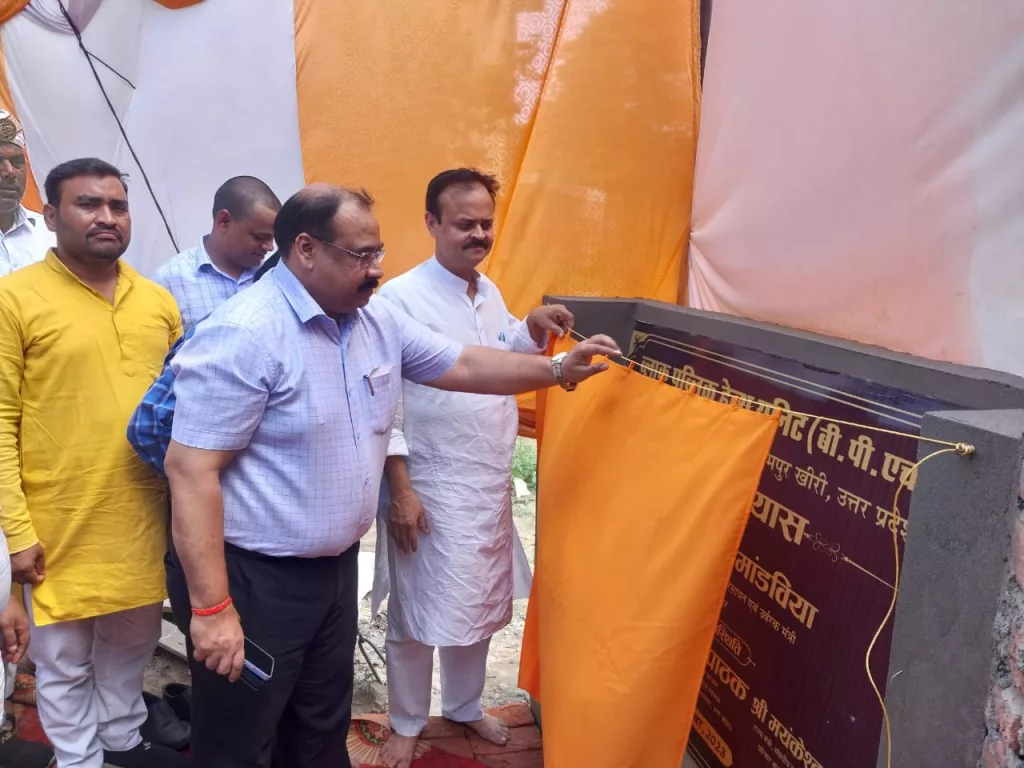 सांसद प्रतिनिधि और सीएमओ ने किया बीपीएचयू यूनिट का शिलान्यास 2 सांसद प्रतिनिधि और सीएमओ ने किया बीपीएचयू यूनिट का शिलान्यास | New India Times