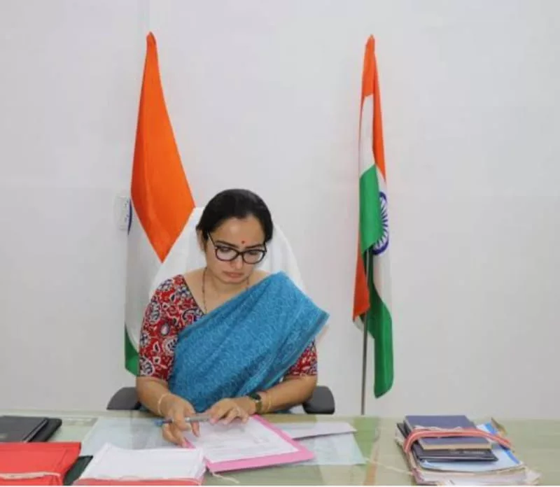 लगातार हो रही भारी वर्षा को दृष्टिगत रखते हुए जिला प्रशासन अलर्ट पर, कलेक्टर ने जिलेवासियों से आह्वान किया है कि सभी सुरक्षित स्थान पर ही रहें | New India Times