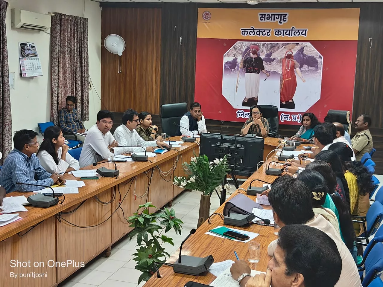 कलेक्टर एवं जिला निर्वाचन अधिकारी द्वारा निर्वाचन व्यवस्था को दृष्टिगत रखते हुए नोडल अधिकारियों की बैठक की गई आयोजित | New India Times