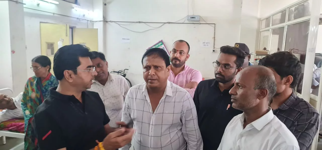 भाजपा ज़िला अध्यक्ष मनोज लधवे की सूझबूझ से ज़िला अस्पताल में टला एक बड़ा हादसा | New India Times