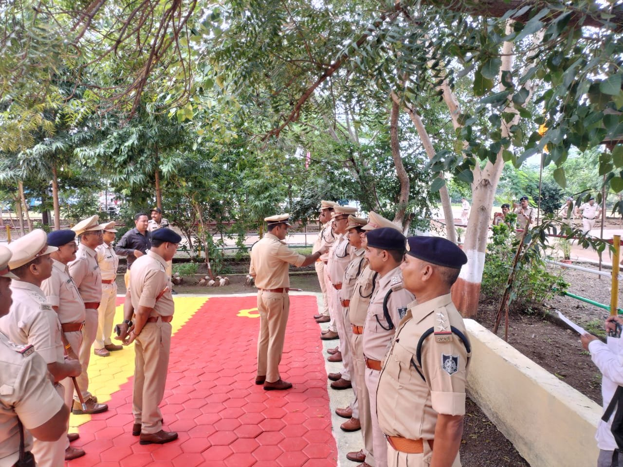 आगामी विधान सभा चुनाव के परिपेक्ष में खरगोन डीआईजी पहुंचे बुरहानपुर, अधिकारियों की बैठक लेकर आगामी त्योहारों एवं चुनाव को शांतिपूर्ण ढंग से संपन्न कराने हेतु दिए दिशा-निर्देश | New India Times