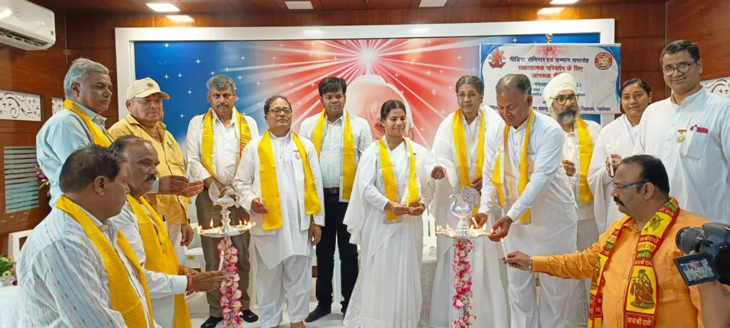 सकारात्मक परिवर्तन के लिए जागरूक मीडिया विषय सेमिनार हुआ आयोजित।<br>सकारात्मकता ही समाधान परख मीडिया का आधार है: बीके सुशांत | New India Times