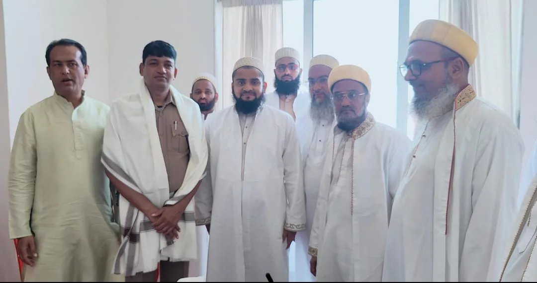 दाऊदी बोहरा समाज के लोधीपुरा के जूलूस में टीआई थाना गणपति नाका का किया गया सम्मान | New India Times