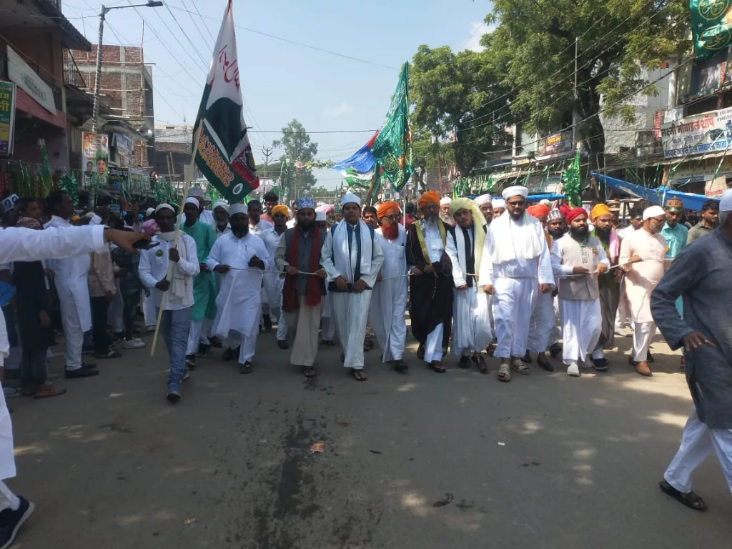 सिद्धार्थ नगर में बड़े ही धूमधाम से मनाया गया जश्न-ए-ईद मिलादुन्नबी का त्यौहार, सुरक्षा व्यवस्था में पुलिस रही मुश्तैद | New India Times