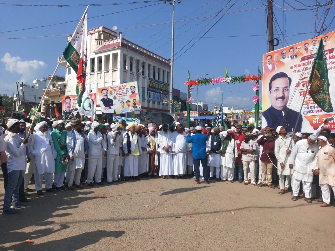 सिद्धार्थ नगर में बड़े ही धूमधाम से मनाया गया जश्न-ए-ईद मिलादुन्नबी का त्यौहार, सुरक्षा व्यवस्था में पुलिस रही मुश्तैद | New India Times