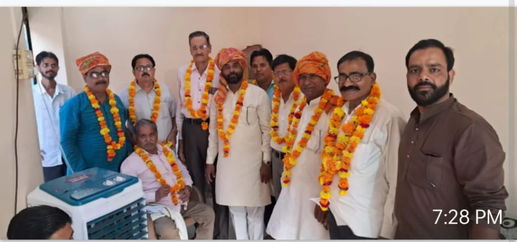 मदरसा बोर्ड कमेटी के सदस्यों का वक्फ बोर्ड कमेटी के सदस्यों ने माला एवं साफा पहना कर किया स्वागत | New India Times