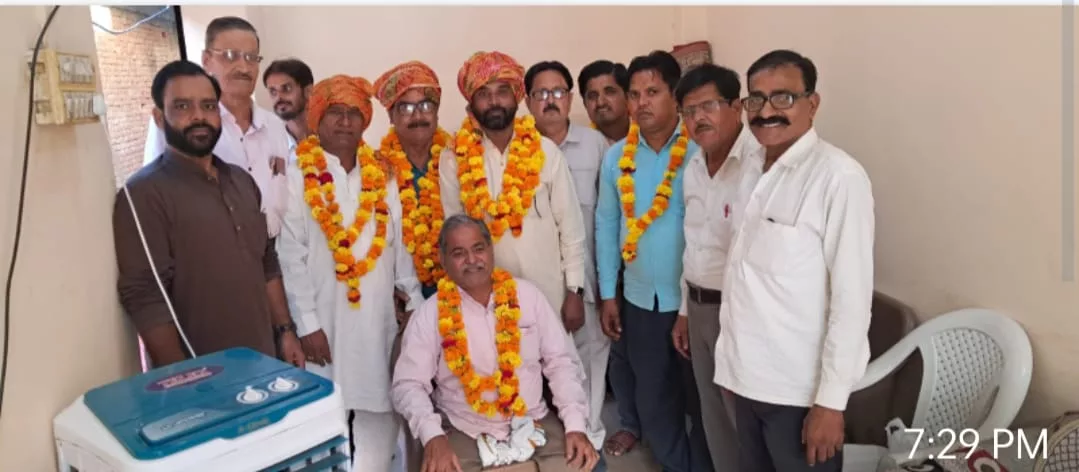 मदरसा बोर्ड कमेटी के सदस्यों का वक्फ बोर्ड कमेटी के सदस्यों ने माला एवं साफा पहना कर किया स्वागत | New India Times