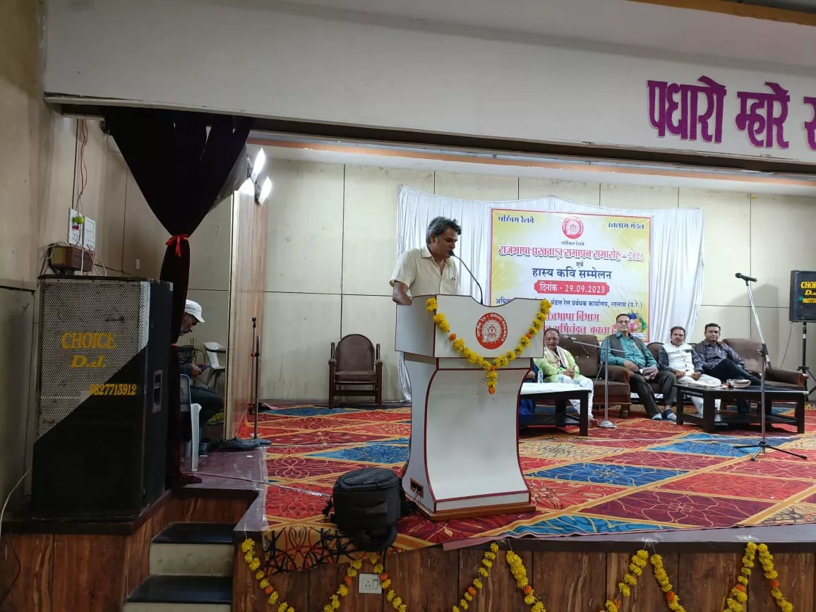 हिन्दी है देश की शान तो हिन्दी ही बोलिए: अंतर्राष्ट्रीय गीतकार अब्दुल सलाम खोकर रतलामी | New India Times