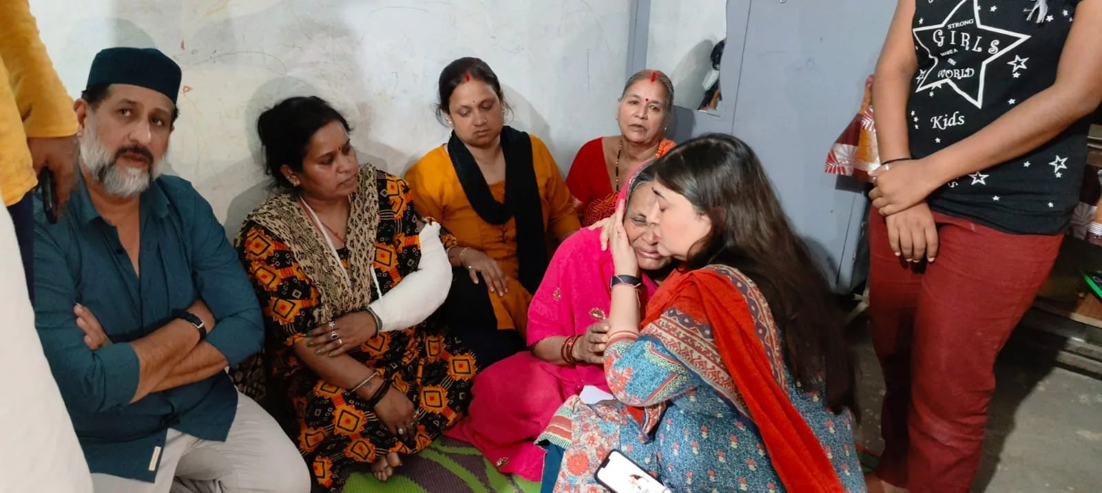 महिलाओं-बेटियों की इज्जत-आबरू नहीं बचा सकती, ऐसी सरकार पर लानत है: डॉ. रागिनी नायक | New India Times