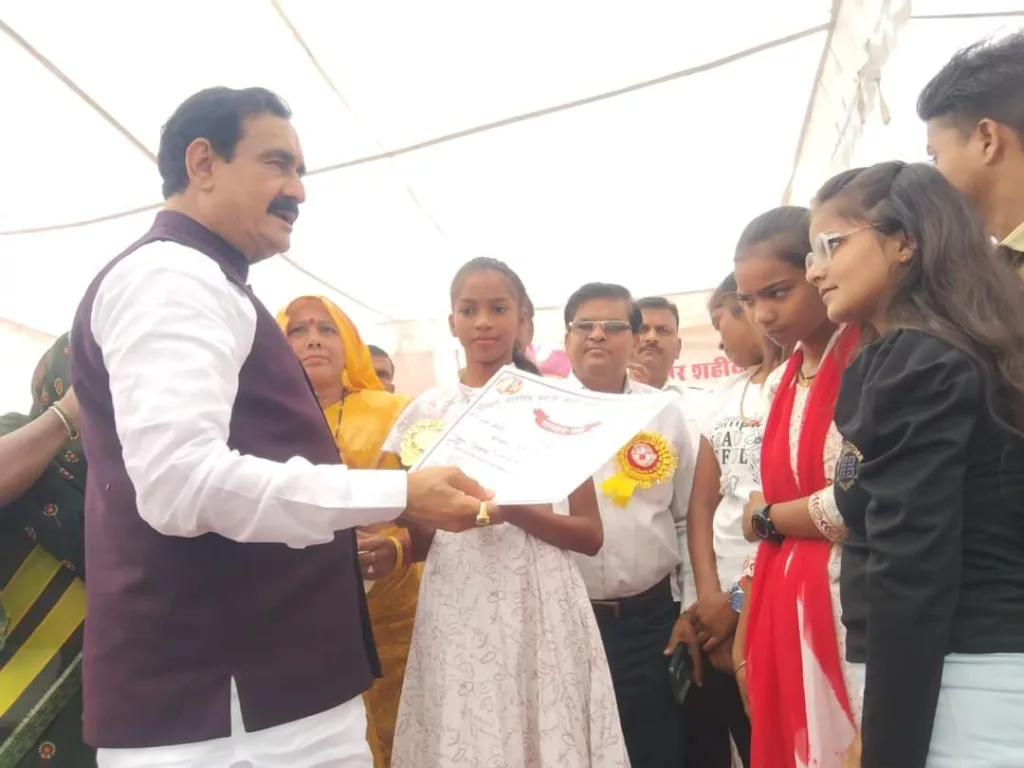 दतिया विकास के क्षेत्र में नई ऊंचाईयां छू रहा है: गृहमंत्री नरोत्तम मिश्र | New India Times