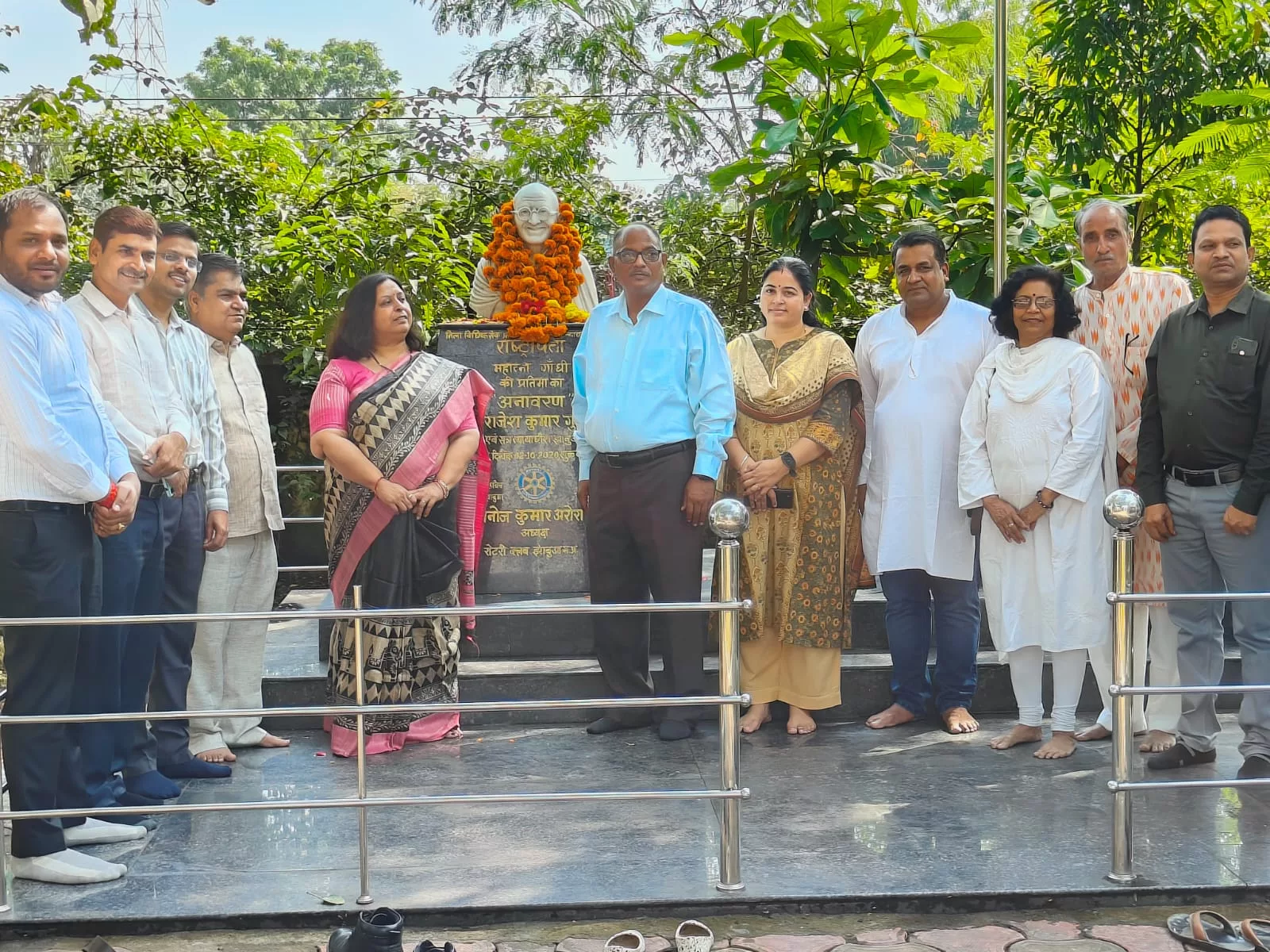 न्यायालय परिसर में स्वच्छ भारत अभियान महात्मा गांधीजी के सपनों को प्रेरित करते हुए सामूहिक रूप से की गई साफ-सफाई | New India Times