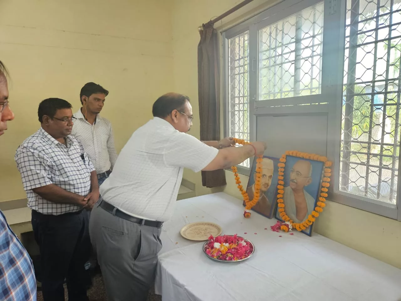 आज हमें गांधी जी और शास्त्री जी के आदर्शों पर चलने की ज़रूरत: सीएमओ | New India Times