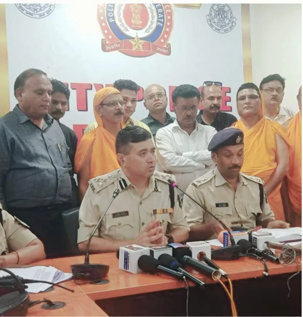 जैन मंदिर में हुई 35 लाख की चोरी का त्वरित खुलासा करने पर जैन समाज ने पुलिस अधिकारियों का किया सम्मान | New India Times