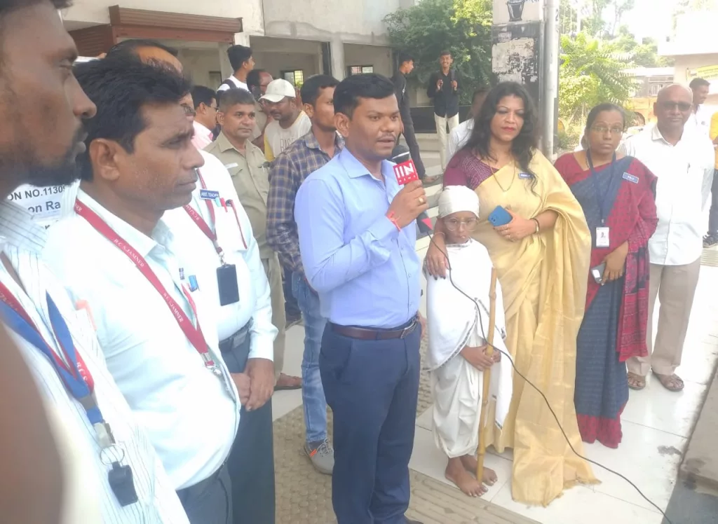 विधि सेवा समिति ने निकाली रैली, कोर्ट में किया श्रमदान, गांधी और शास्त्री जी को किया गया नमन, बच्चों ने बापू को दिल से किया याद 4 विधि सेवा समिति ने निकाली रैली, कोर्ट में किया श्रमदान, गांधी और शास्त्री जी को किया गया नमन, बच्चों ने बापू को दिल से किया याद | New India Times