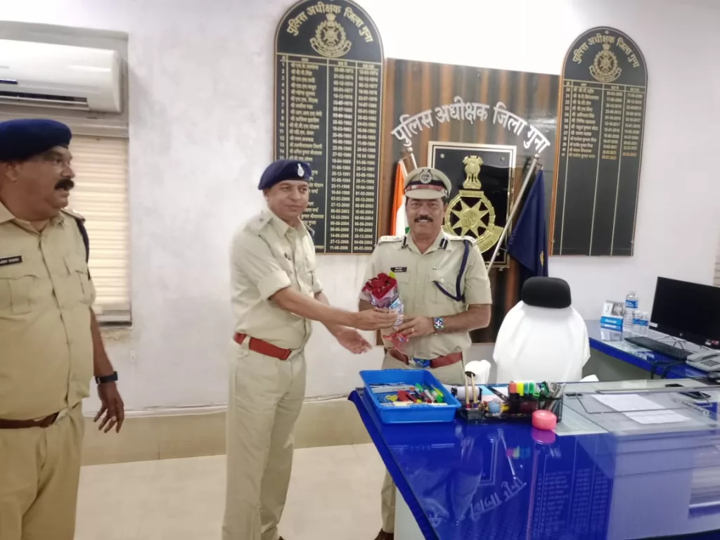 गुना जिले के नवागत पुलिस अधीक्षक श्री विजय कुमार खत्री द्वारा किया कार्यभार ग्रहण 2 गुना जिले के नवागत पुलिस अधीक्षक श्री विजय कुमार खत्री द्वारा किया कार्यभार ग्रहण | New India Times