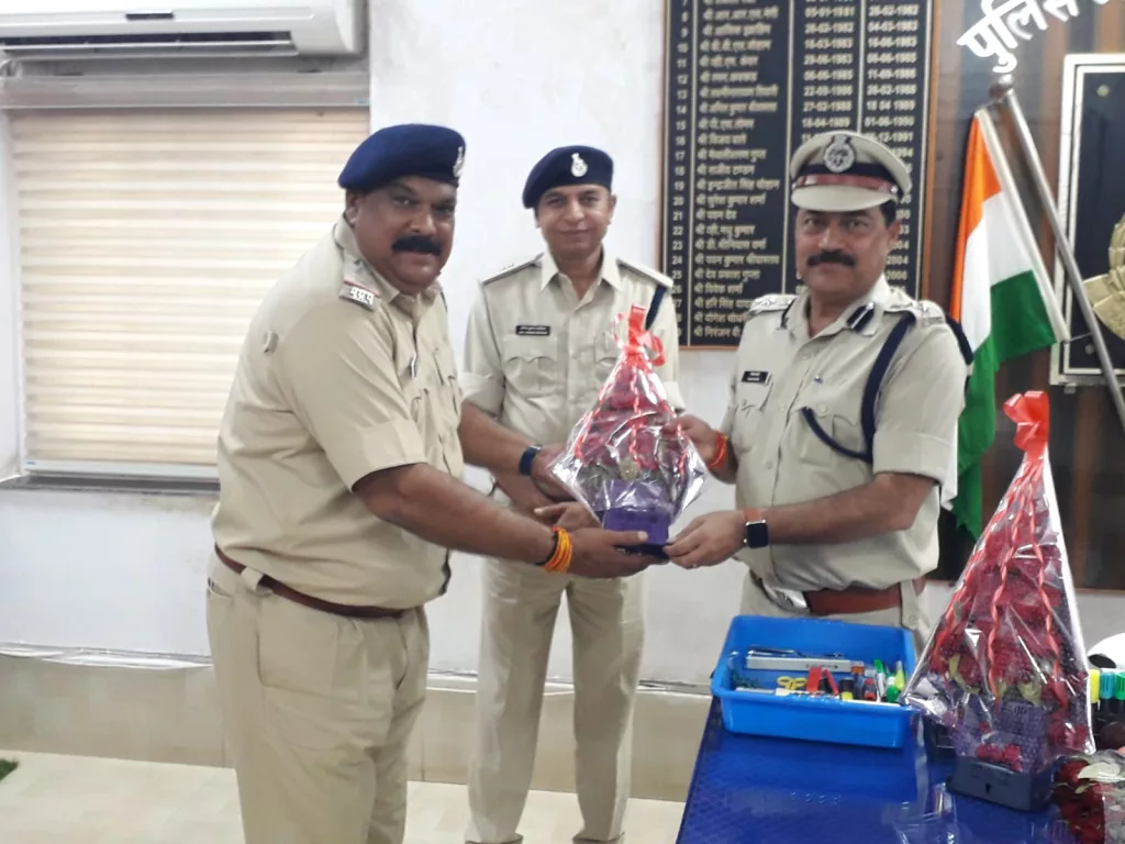 गुना जिले के नवागत पुलिस अधीक्षक श्री विजय कुमार खत्री द्वारा किया कार्यभार ग्रहण 4 गुना जिले के नवागत पुलिस अधीक्षक श्री विजय कुमार खत्री द्वारा किया कार्यभार ग्रहण | New India Times