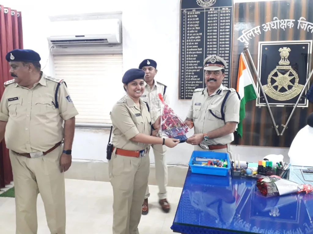 गुना जिले के नवागत पुलिस अधीक्षक श्री विजय कुमार खत्री द्वारा किया कार्यभार ग्रहण 3 गुना जिले के नवागत पुलिस अधीक्षक श्री विजय कुमार खत्री द्वारा किया कार्यभार ग्रहण | New India Times