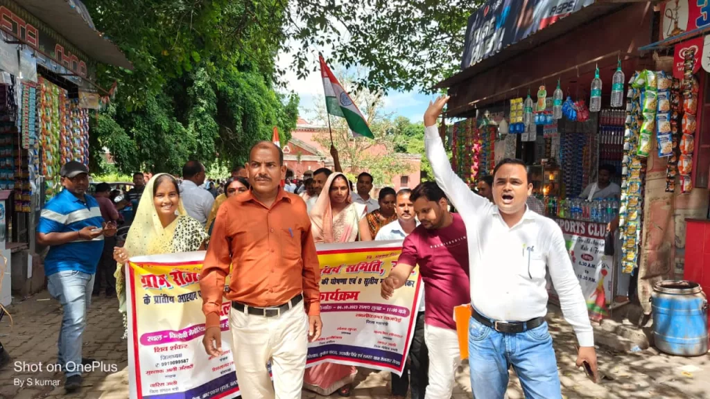 कलेक्ट्रेट पर गरजे रोजगार सेवक, राज्य कर्मचारी का दर्जा दिलाने की मांग 2 कलेक्ट्रेट पर गरजे रोजगार सेवक, राज्य कर्मचारी का दर्जा दिलाने की मांग | New India Times