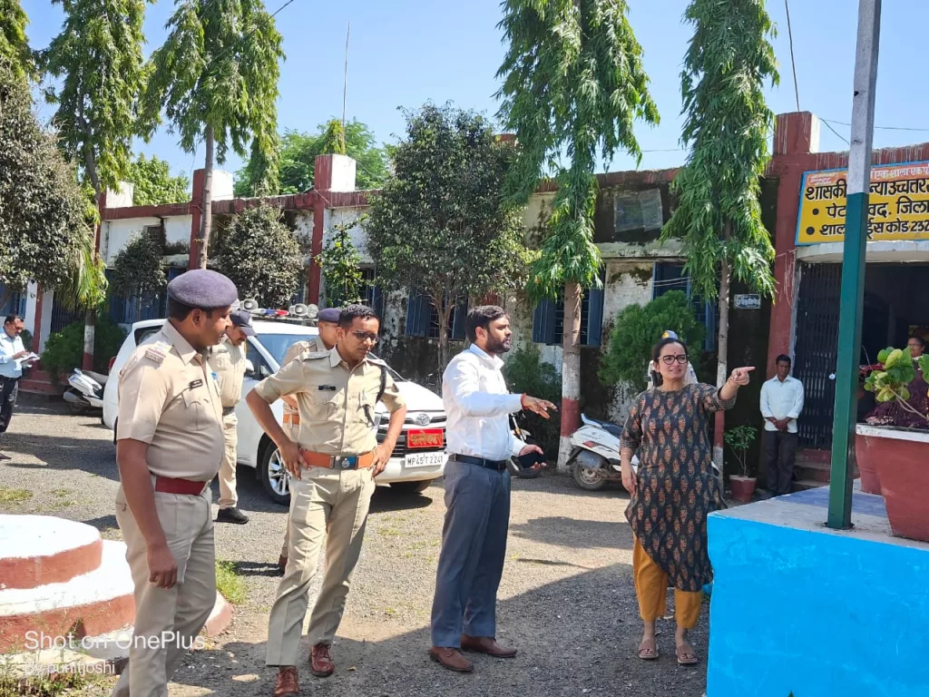 कलेक्टर एवं पुलिस अधीक्षक द्वारा किया गया मतदान केंद्रों का निरीक्षण | New India Times