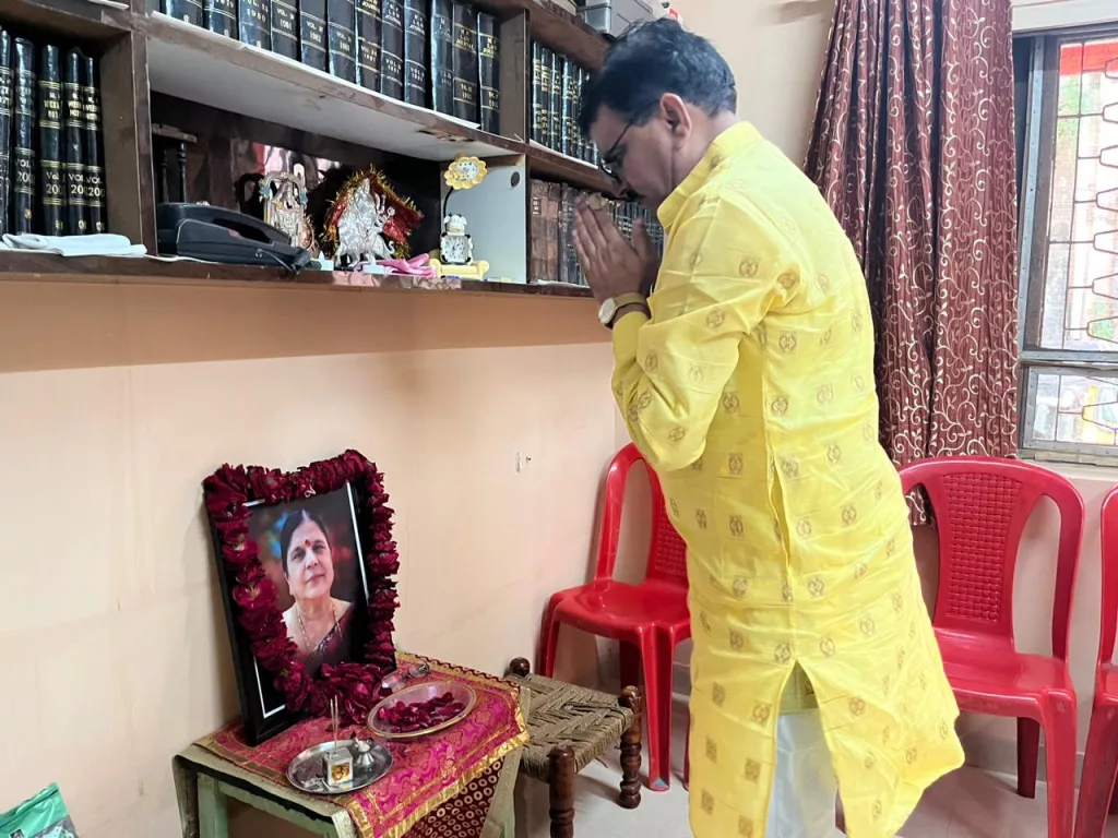 बुरहानपुर के सीनियर अधिवक्ता अशोक श्राफ के निवास पर शोक संवेदना व्यक्त करने पहुंचे सांसद ज्ञानेश्वर पाटिल 2 बुरहानपुर के सीनियर अधिवक्ता अशोक श्राफ के निवास पर शोक संवेदना व्यक्त करने पहुंचे सांसद ज्ञानेश्वर पाटिल | New India Times