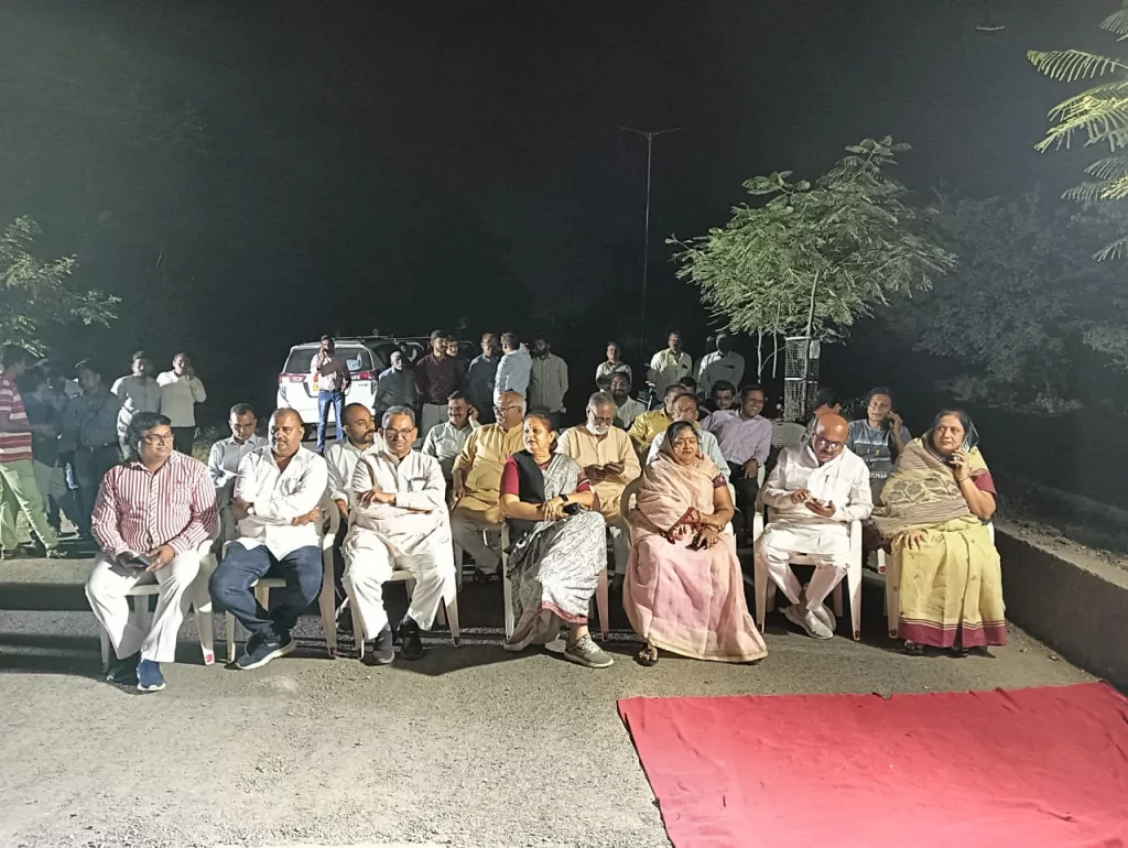 सांसद ज्ञानेश्वर पाटिल ने बुरहानपुर में डिवाइडर स्ट्रीट लाईट का किया लोकार्पण | New India Times