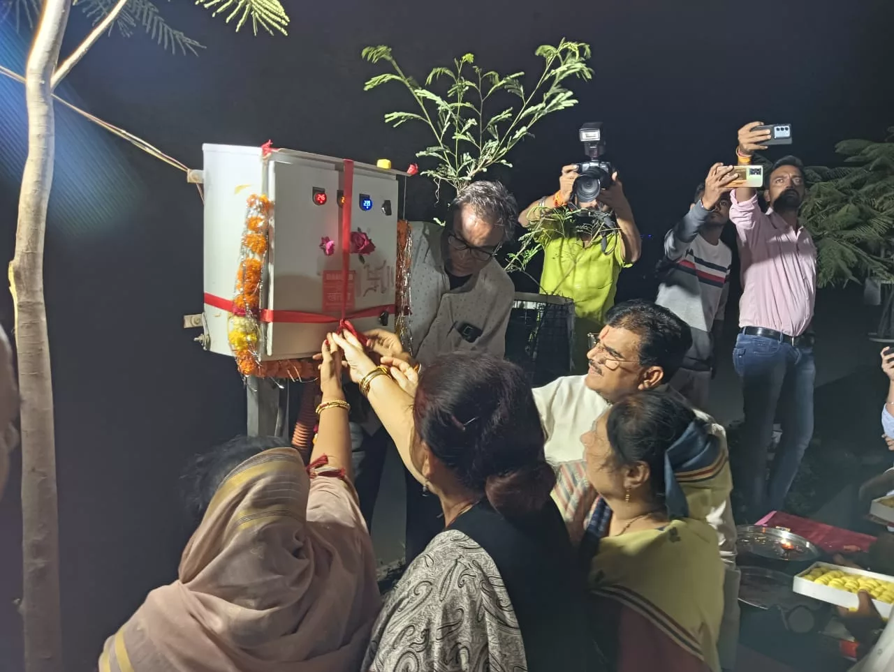 सांसद ज्ञानेश्वर पाटिल ने बुरहानपुर में डिवाइडर स्ट्रीट लाईट का किया लोकार्पण | New India Times