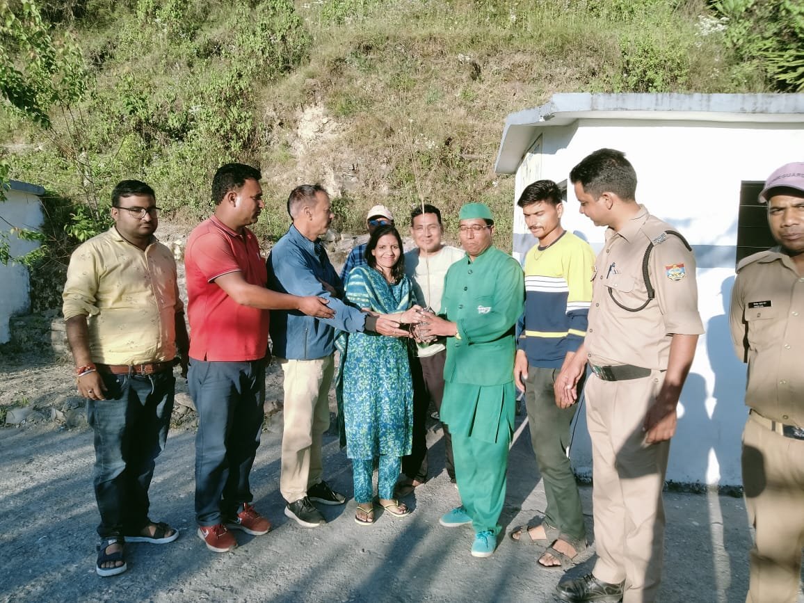 वृक्षमित्र डॉ सोनी ने खड़कसारी स्कूल में किया पौधारोपण | New India Times