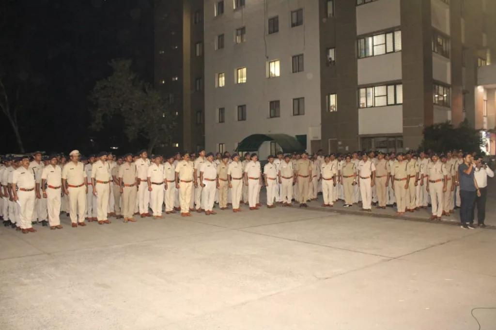 कॉम्बिंग गश्त दौरान 488 स्थाई वारंटी व 279 गिरफ्तारी वारंटी समेत कुल 767 आरोपी किए गए गिरफ्तार 2 कॉम्बिंग गश्त दौरान 488 स्थाई वारंटी व 279 गिरफ्तारी वारंटी समेत कुल 767 आरोपी किए गए गिरफ्तार | New India Times