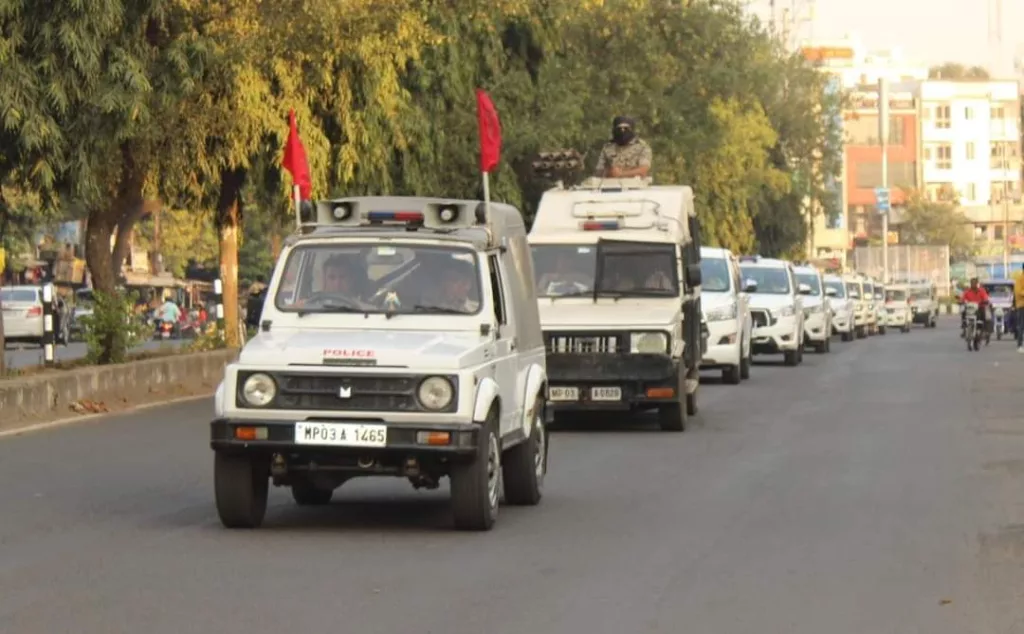 विधानसभा चुनाव शांतिपूर्ण रुप से संपन्न कराने एवं सुरक्षा व्यवस्था के मद्देनज़र भोपाल पुलिस कमिश्नरेट द्वारा निकाला गया व्यापक स्तर पर फ्लैग मार्च 3 विधानसभा चुनाव शांतिपूर्ण रुप से संपन्न कराने एवं सुरक्षा व्यवस्था के मद्देनज़र भोपाल पुलिस कमिश्नरेट द्वारा निकाला गया व्यापक स्तर पर फ्लैग मार्च | New India Times