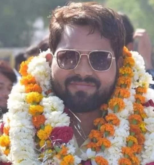 ग्वालियर में सरपंच की दिनदहाड़े गोली मारकर हत्या से फैली सनसनी 2 ग्वालियर में सरपंच की दिनदहाड़े गोली मारकर हत्या से फैली सनसनी | New India Times