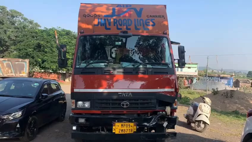 दो पहिया वाहन पे सवार पिता-पुत्र आए कंटेनर की चपेट में, पिता-पुत्र की घटनास्थल पर ही मौत | New India Times