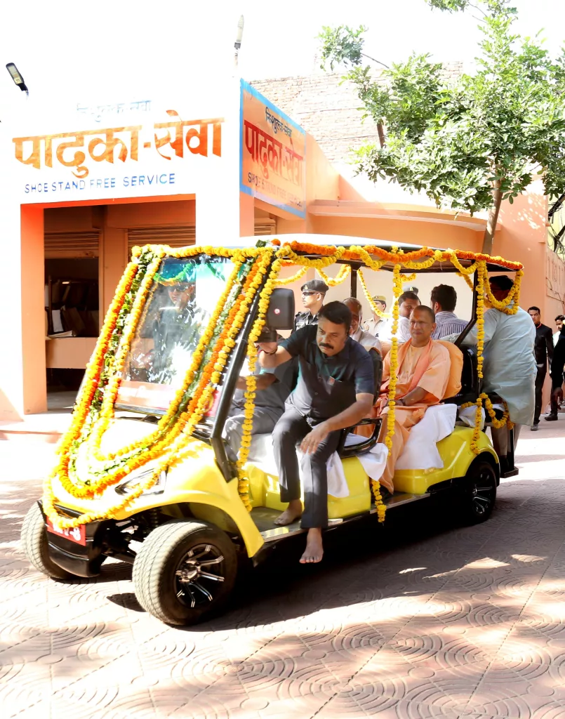 मथुरा पहुंचे मुख्यमंत्री याेगी आदित्यनाथ ने फरह में पं दीनदयाल उपाध्याय जी के स्मारक पर दीप प्रज्जवलन कर अर्पित की पुष्पांजलि | New India Times