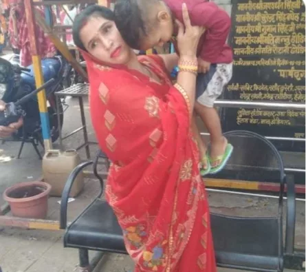 झाबुआ पुलिस ने मात्र 30 मिनट में गुम हुए बच्चे को ढूंढ कर सौंपा माता को | New India Times