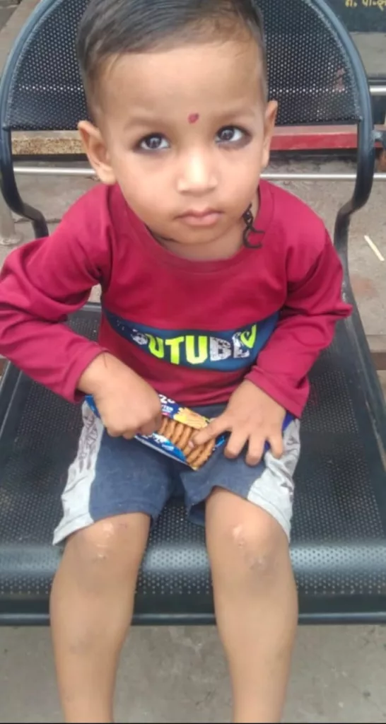 झाबुआ पुलिस ने मात्र 30 मिनट में गुम हुए बच्चे को ढूंढ कर सौंपा माता को | New India Times