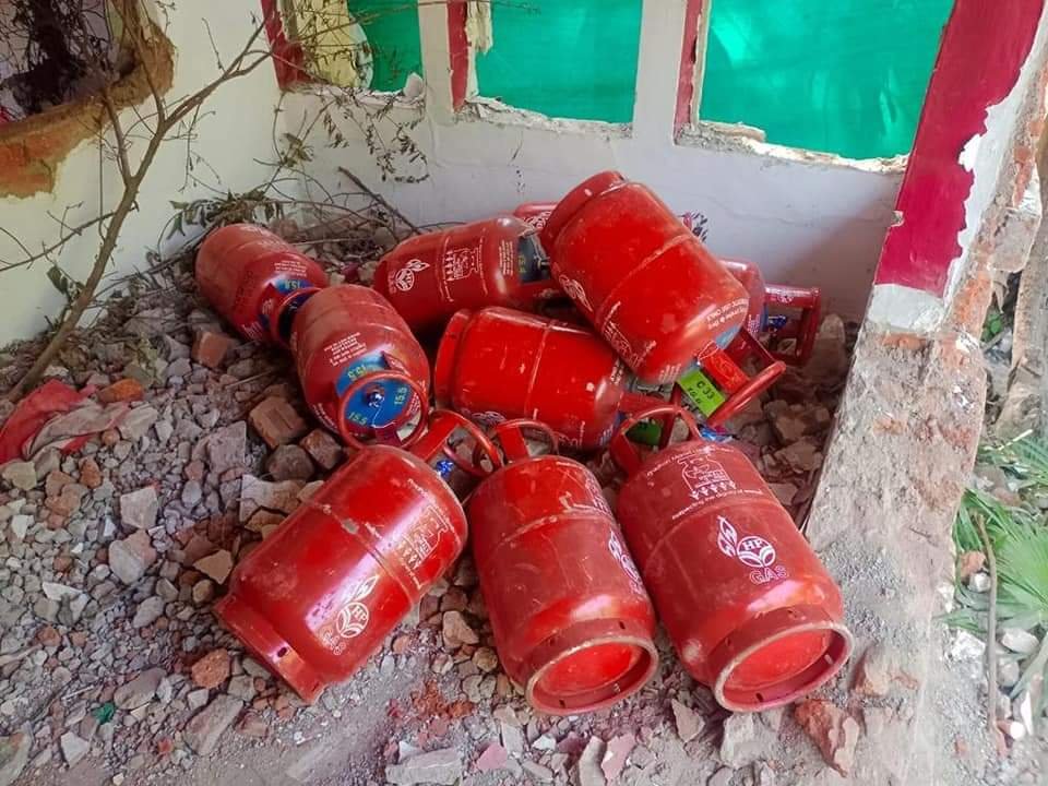 अवैध गैस रिफलिंग स्थल पर प्रशासन द्वारा की गई कार्यवाही | New India Times