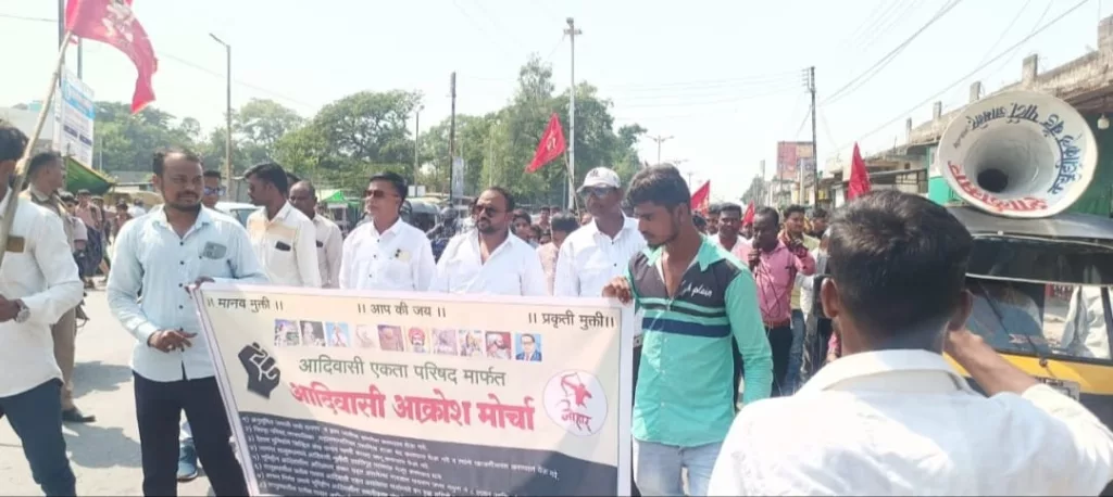 'जो ज़मीन सरकारी है वो जमीन हमारी है' नारों से गूंजा राजस्व भवन, धनगर आरक्षण का आदिवासी समाज ने मुखरता से किया विरोध | New India Times