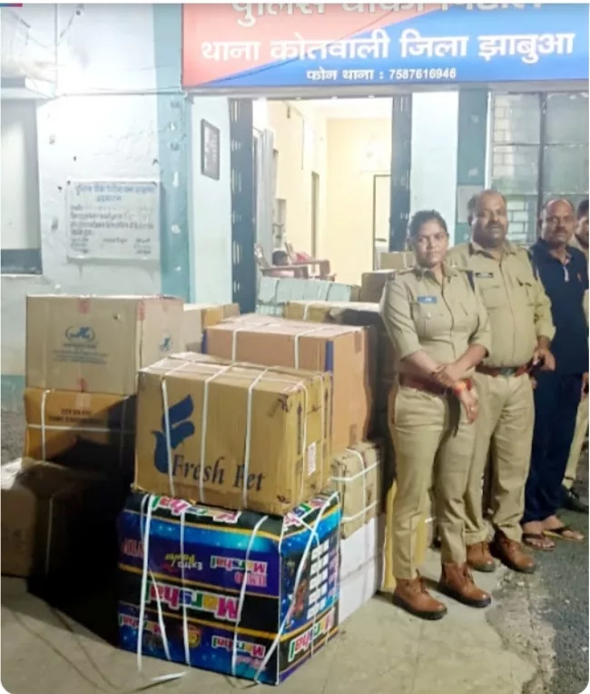 गुजरात बॉर्डर पर चेकिंग के दौरान पुलिस ने जप्त की लाखों की विस्फोटक सामग्री | New India Times