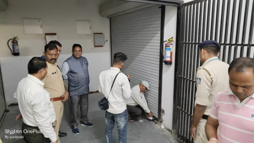 ईवीएम मशीनों को वेयर हाऊस से शासकीय पॉलिटेक्निक कालेज झाबुआ के वेयर हाऊस में किया गया स्थानांतरित 2 ईवीएम मशीनों को वेयर हाऊस से शासकीय पॉलिटेक्निक कालेज झाबुआ के वेयर हाऊस में किया गया स्थानांतरित | New India Times