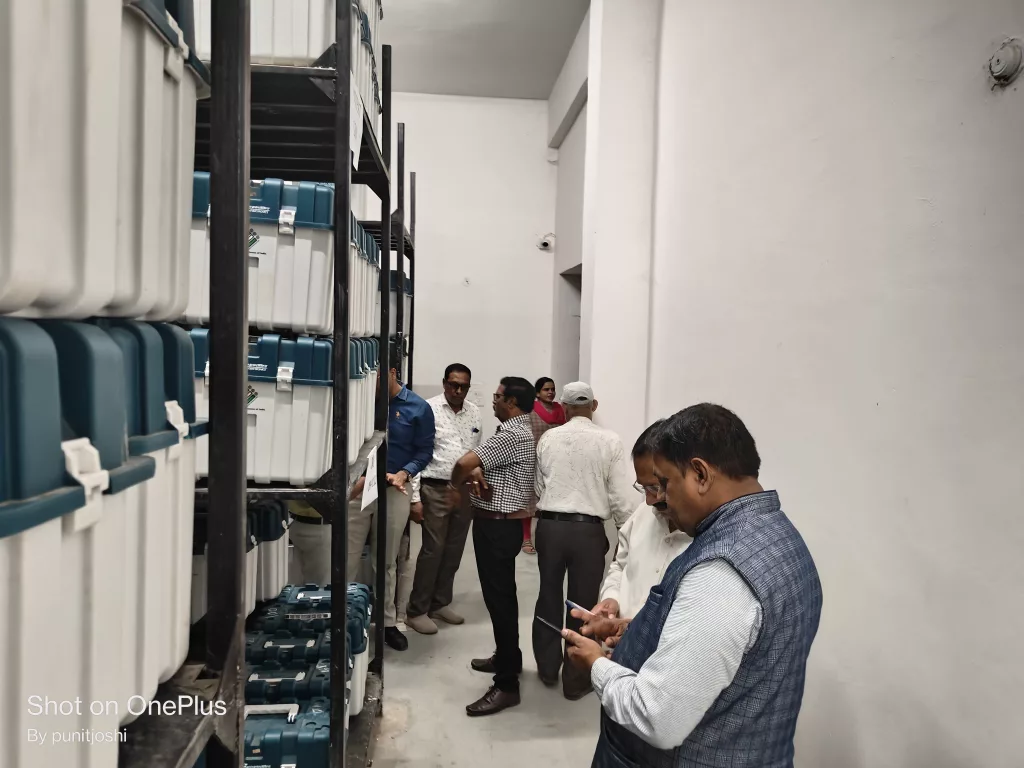 ईवीएम मशीनों को वेयर हाऊस से शासकीय पॉलिटेक्निक कालेज झाबुआ के वेयर हाऊस में किया गया स्थानांतरित 3 ईवीएम मशीनों को वेयर हाऊस से शासकीय पॉलिटेक्निक कालेज झाबुआ के वेयर हाऊस में किया गया स्थानांतरित | New India Times