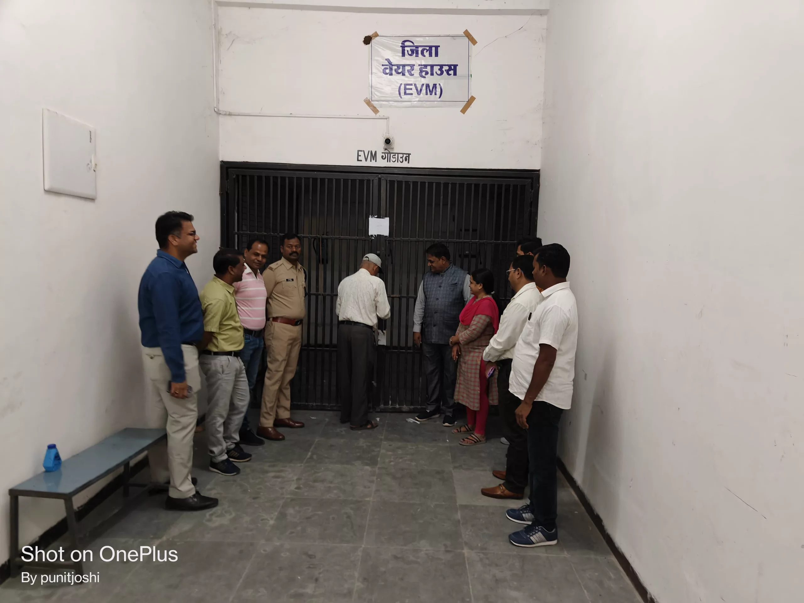 ईवीएम मशीनों को वेयर हाऊस से शासकीय पॉलिटेक्निक कालेज झाबुआ के वेयर हाऊस में किया गया स्थानांतरित | New India Times