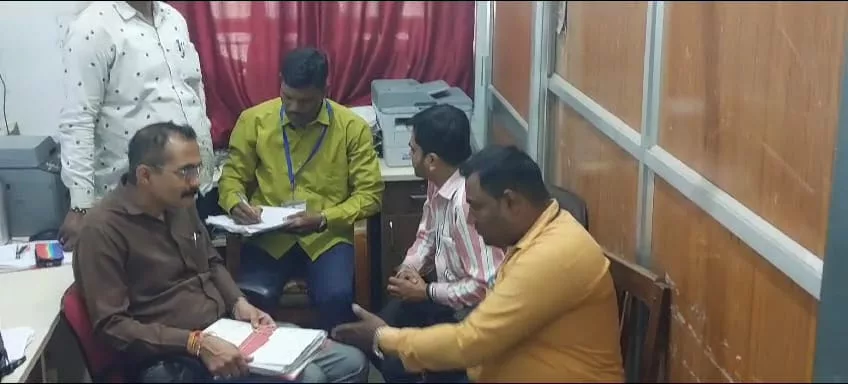 भ्रष्टाचार का अड्डा बना छिंदवाड़ा, जिले में लगातार लोकायुक्त की हो रही है कार्रवाई, फिर भी काम के बदले पैसे मांगना नहीं छोड़ रहे | New India Times
