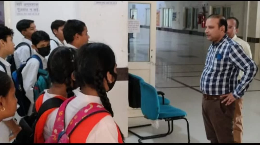 छात्र देश की उन्नति की नीव हैं, अस्पताल जैसे जीवन रक्षक संस्थान की कार्य-प्रणाली की जानकारी छात्रों के लिए हितकर: डाॅ. उदैनियाँ | New India Times