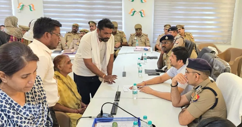 मंडलायुक्त की अध्यक्षता में झांसी मंडल में लक्षित 50 लाख से अधिक लागत की परियोजनाओं की समीक्षा बैठक संपन्न | New India Times