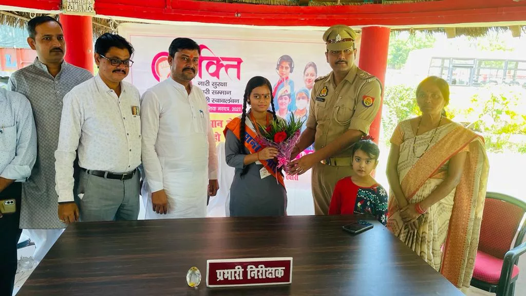 कक्षा 11 की मेधावी छात्रा निमिषा सोनी बनी एक दिन की थानेदार | New India Times