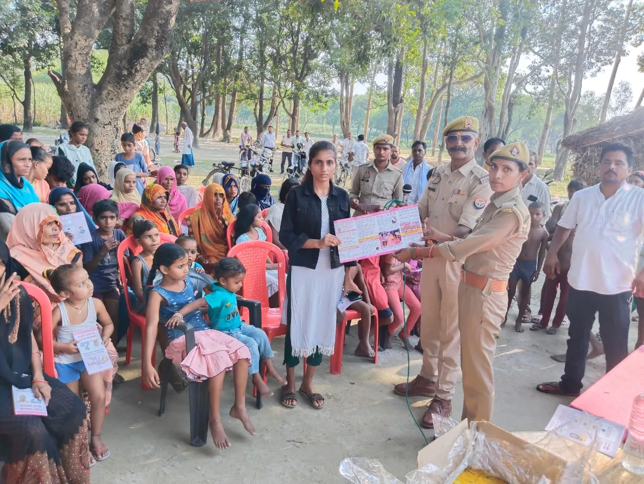 गांव में लगी पुलिस की चौपाल, महिलाओं को किया जागरूक | New India Times