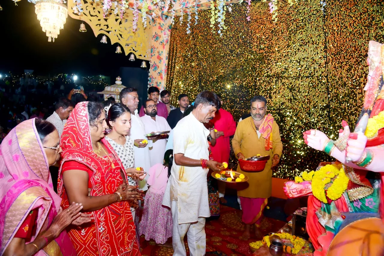 प्रसिद्ध धार्मिक धाम फूट तालाब में आतिशबाजी के साथ हुआ गरबों के महाकुंभ का समापन | New India Times